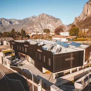 Hostel &, Lecco
